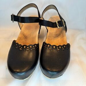 Dansko Women's Black Leather Clog Sandals Sz 8.5